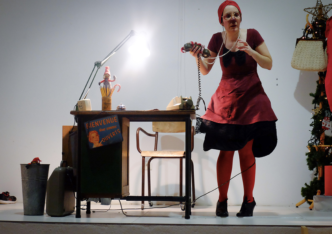 Ludivine emmêlée, les pieds dans les étoiles